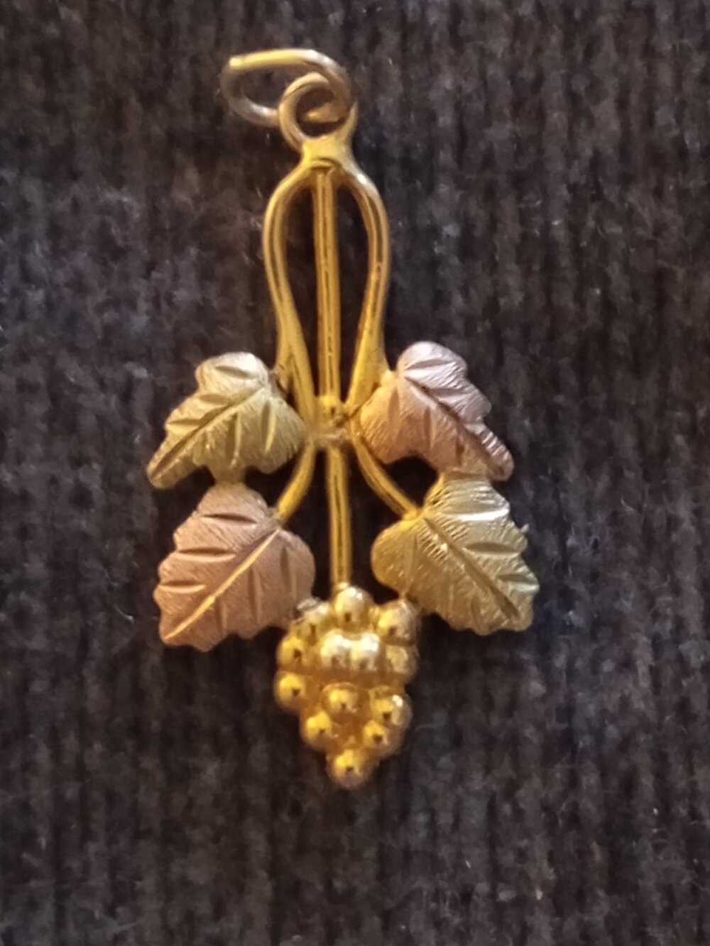 Black Hills Gold Grape Cluster & Leaf Pendant 10K